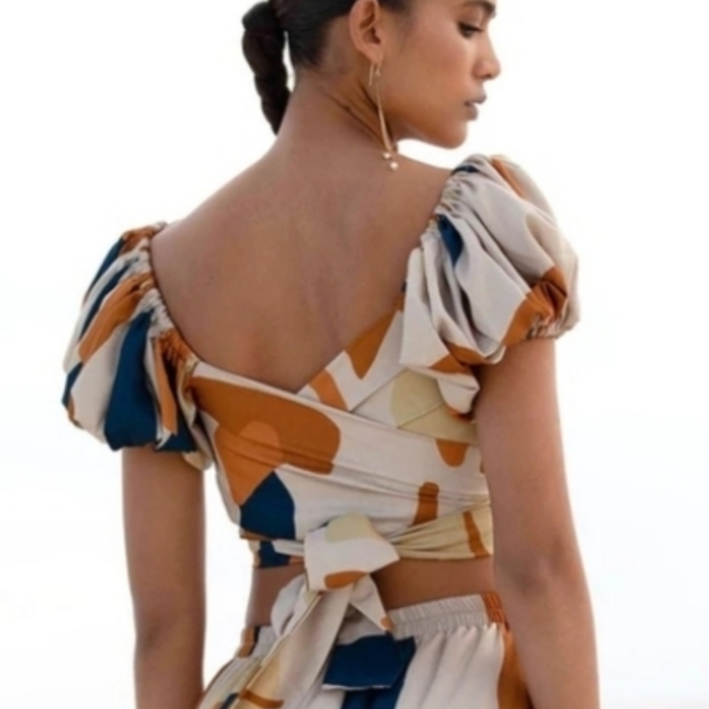 DIARRABLU Wrap Top Size Medium - Picture 3 of 6